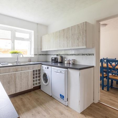 The Conifers Large Detached Home With Off Street Parking Witney Exteriér fotografie