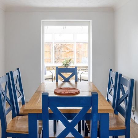 The Conifers Large Detached Home With Off Street Parking Witney Exteriér fotografie