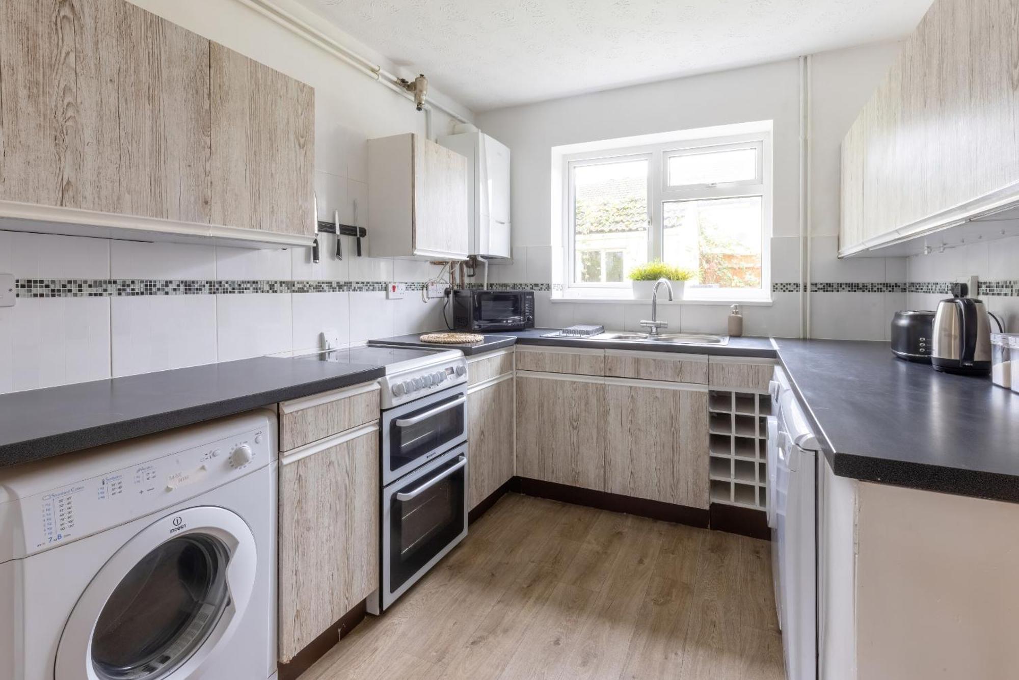 The Conifers Large Detached Home With Off Street Parking Witney Exteriér fotografie