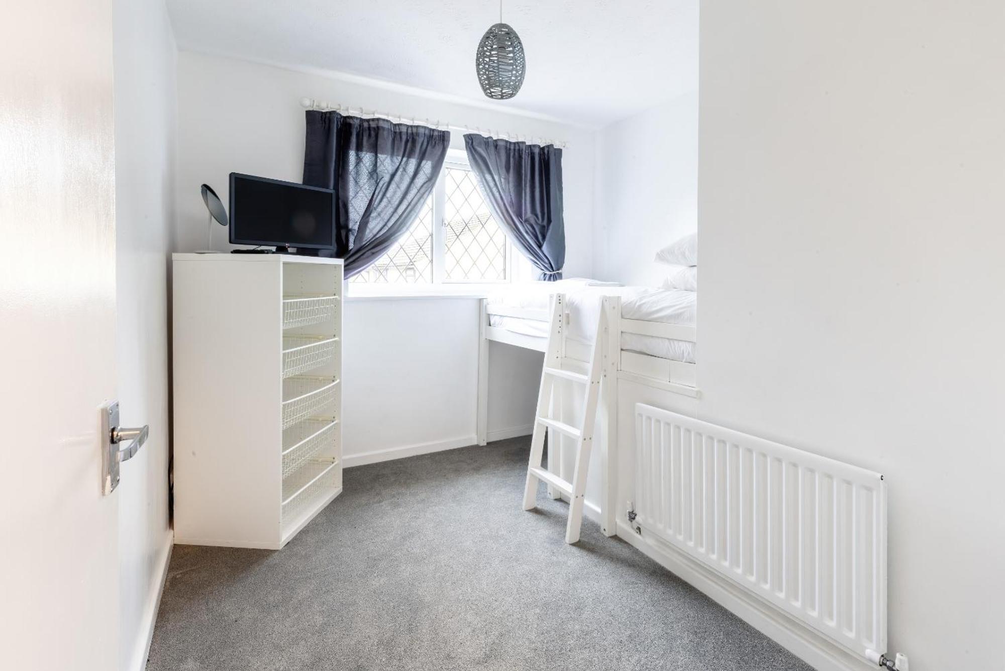 The Conifers Large Detached Home With Off Street Parking Witney Exteriér fotografie