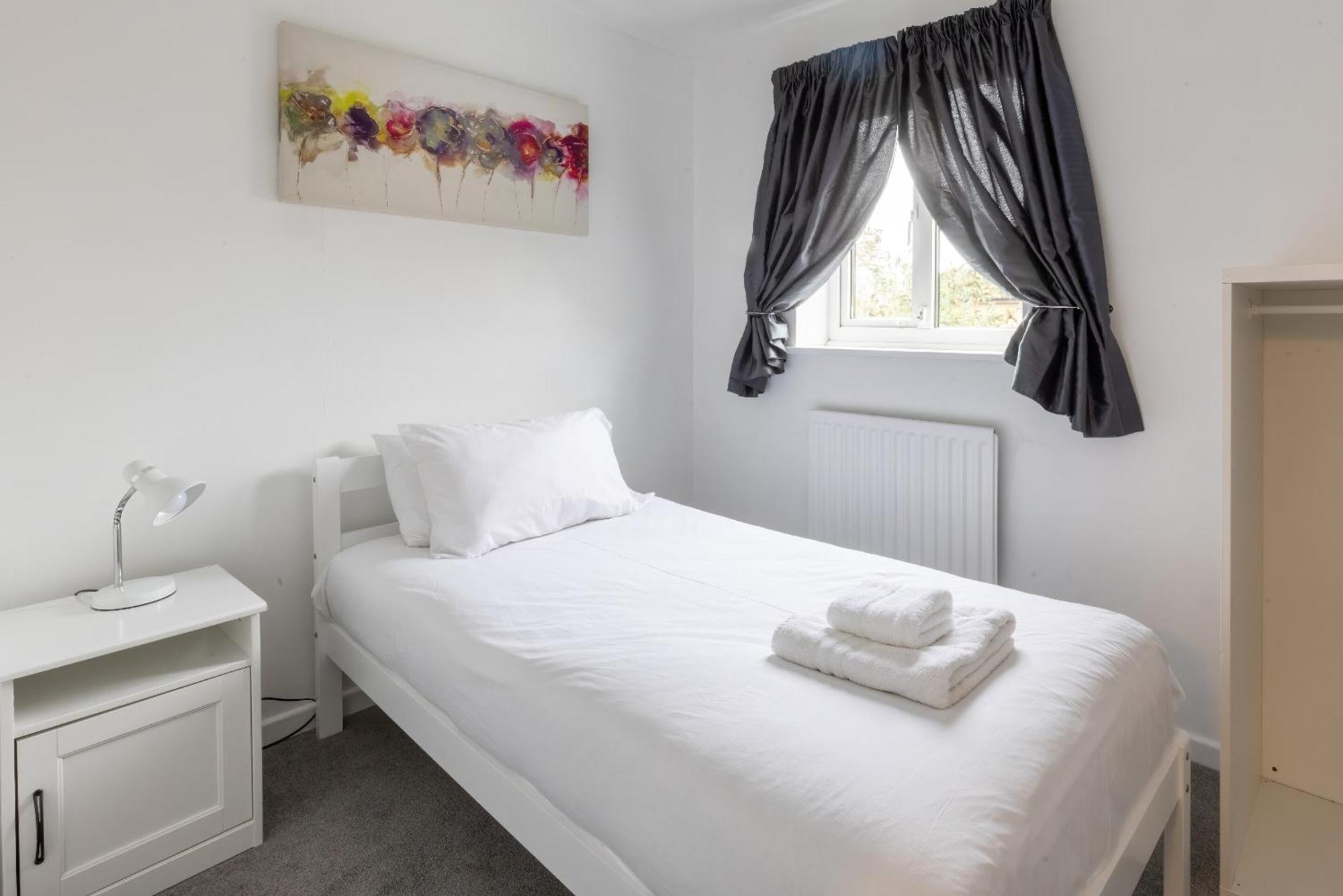 The Conifers Large Detached Home With Off Street Parking Witney Exteriér fotografie